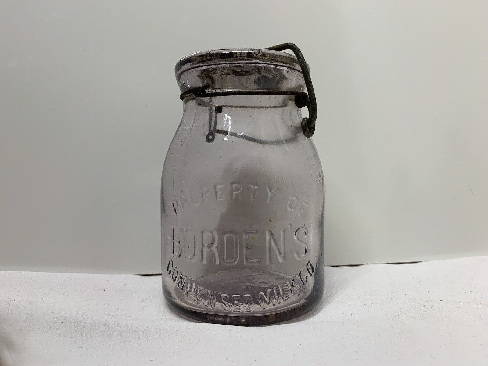 Rare 1/2” Pint Borden Creamery Bottle Light SCA Eagle Tin Top￼￼