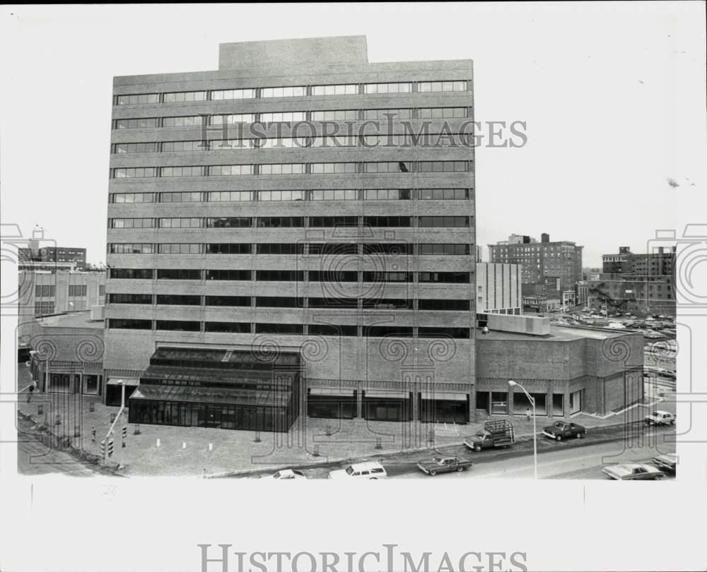 1982 Press Photo Building at Center Square in Springfield, Massachusetts