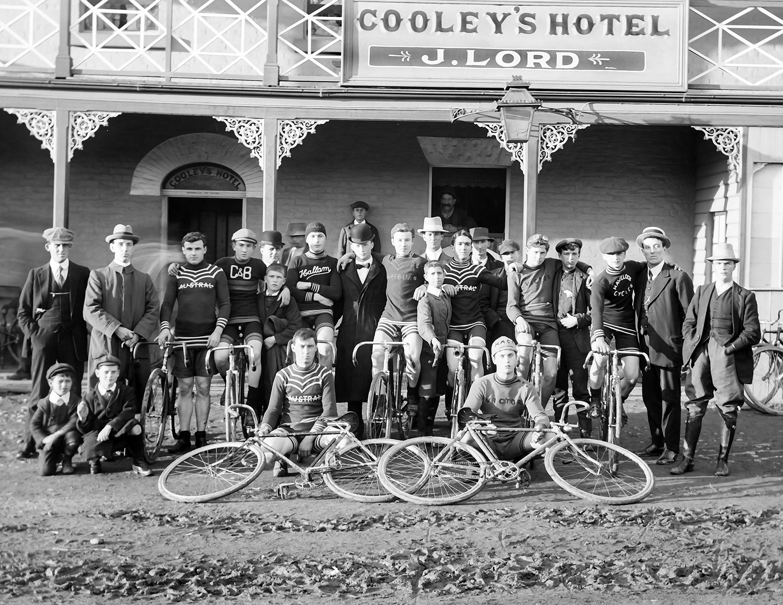 1910 Cyclists at Cooley's Hotel Vintage Old Bicycle Photo 8.5