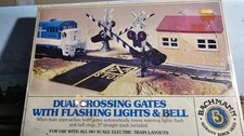 Bachmann Dual Crossing Gates with Flashing Lights & Bell - NEW & SEALED picture