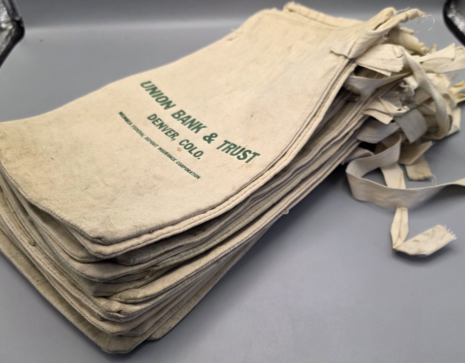 Vintage Lot Of 25 Union Bank & Trust Denver Colo Canvas Bank Bags Vintage Lot Of 25 Union Bank & Trust Denver Colo Canvas Bank Bags