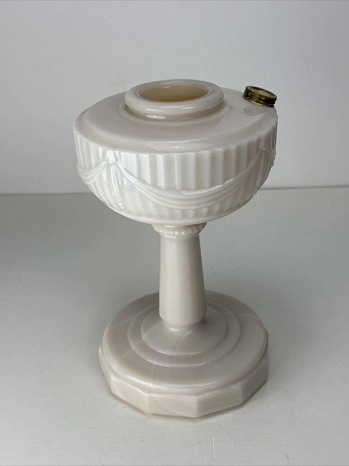 Antique Vintage Glass Aladdin Kerosene Oil Lamp Alacite Tall Lincoln Drape (1)