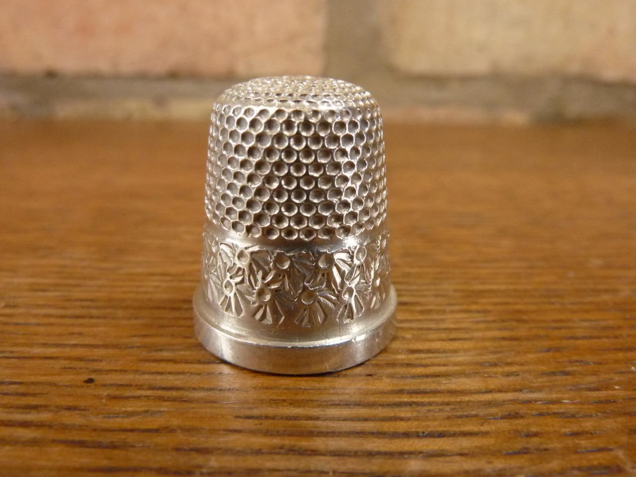 A nice Vintage size 18 Henry Griffith Thimble Hallmarked silver Birmingham 1953