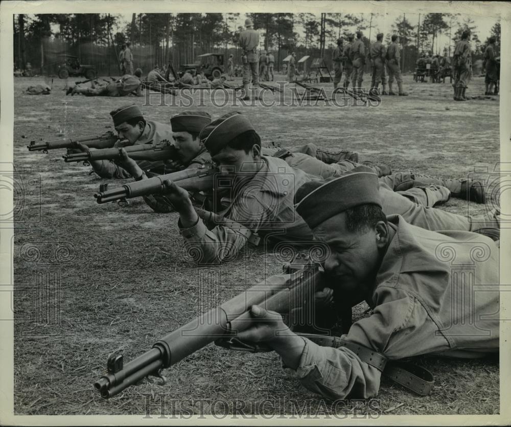 1943 Press Photo Ft. Benning GA, US soldiers practice firing their Garand rifles
