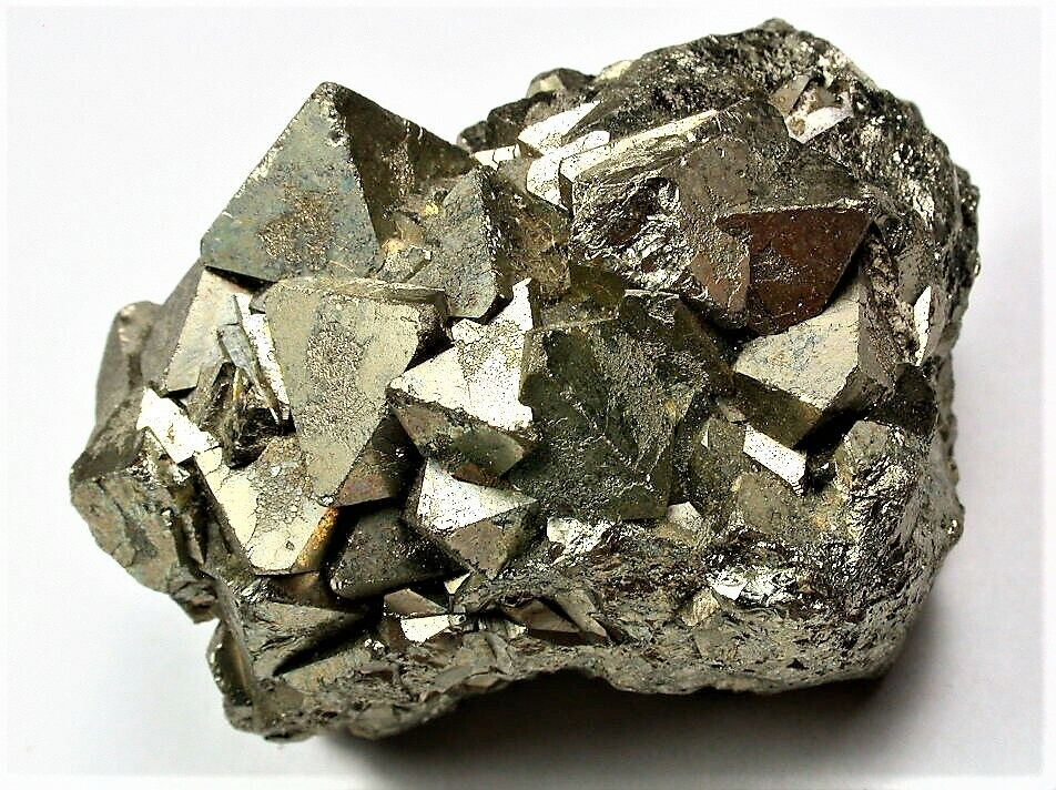 MINERALS : OCTAHRDRAL PYRITE CRYSTALS ON THE MASSIVE MATERIAL FROM PERU