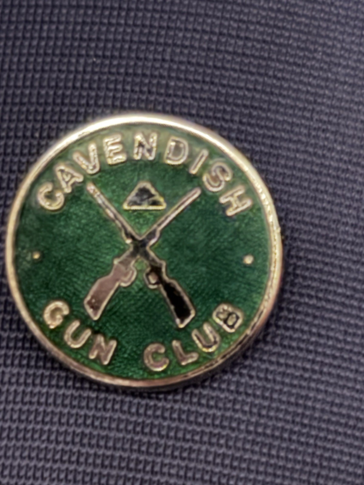 Small vintage Cavendish Gun Club Members enamelled pin Badge