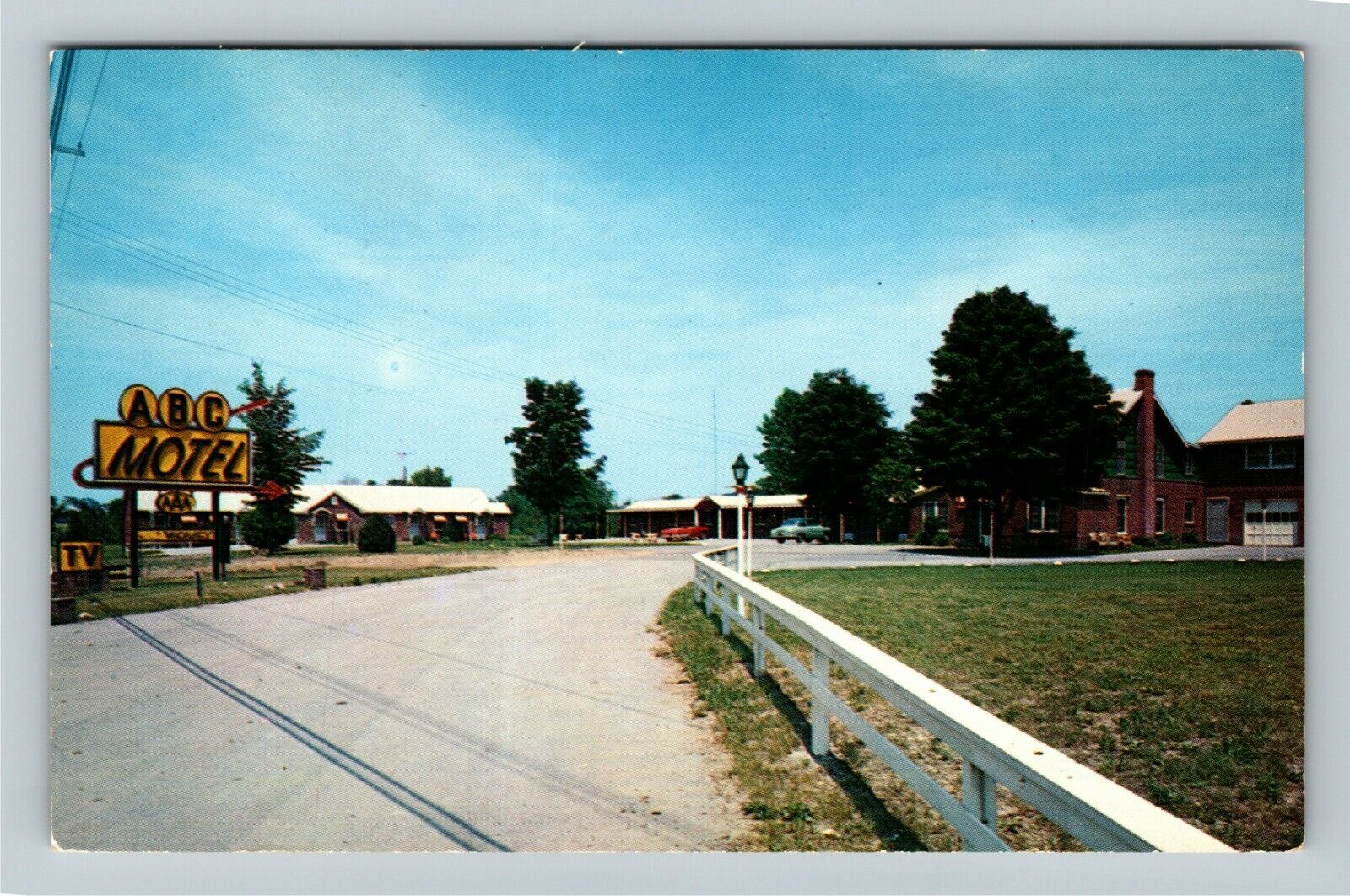 Castleton NY- New York, A.B.C. Brick Motel, Outside View Area, Chrome Postcard