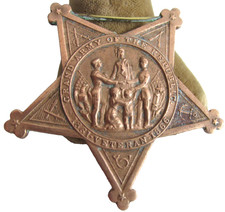 Civil War Veteran GAR Grand Army Of Republic Bronze 1861-1866 Medal no ribbon picture
