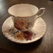 Salisbury Bone China England Teacup & Saucer Scalloped Floral Gold Gilt Vintage picture
