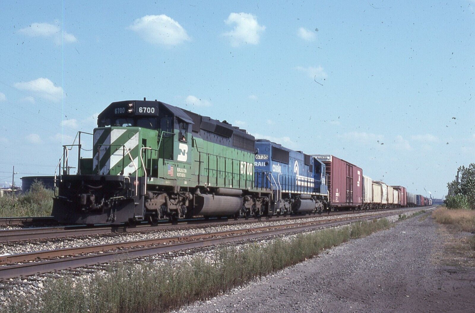 BURLINGTON NORTHERN ACTION     SD40-2 #6700 w/Train  Whiting, IN  09/16/95
