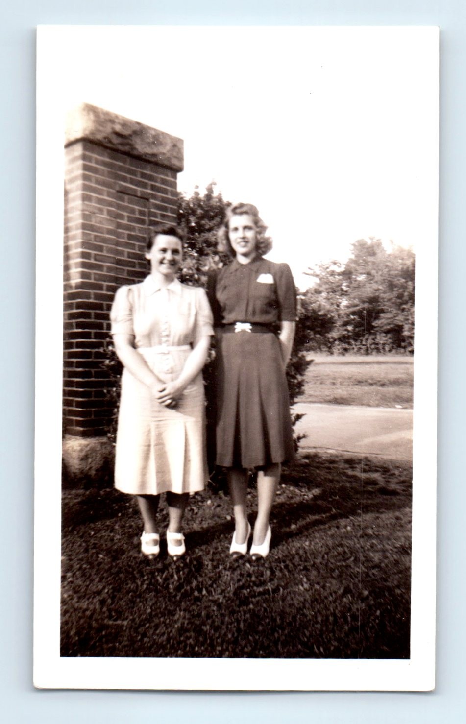 Old Vintage Photo PAIR LEGGY WOMEN GUILFORD COLLEGE ROOMMATES GREENSBORO SC Old Vintage Photo PAIR LEGGY WOMEN GUILFORD COLLEGE ROOMMATES GREENSBORO SC