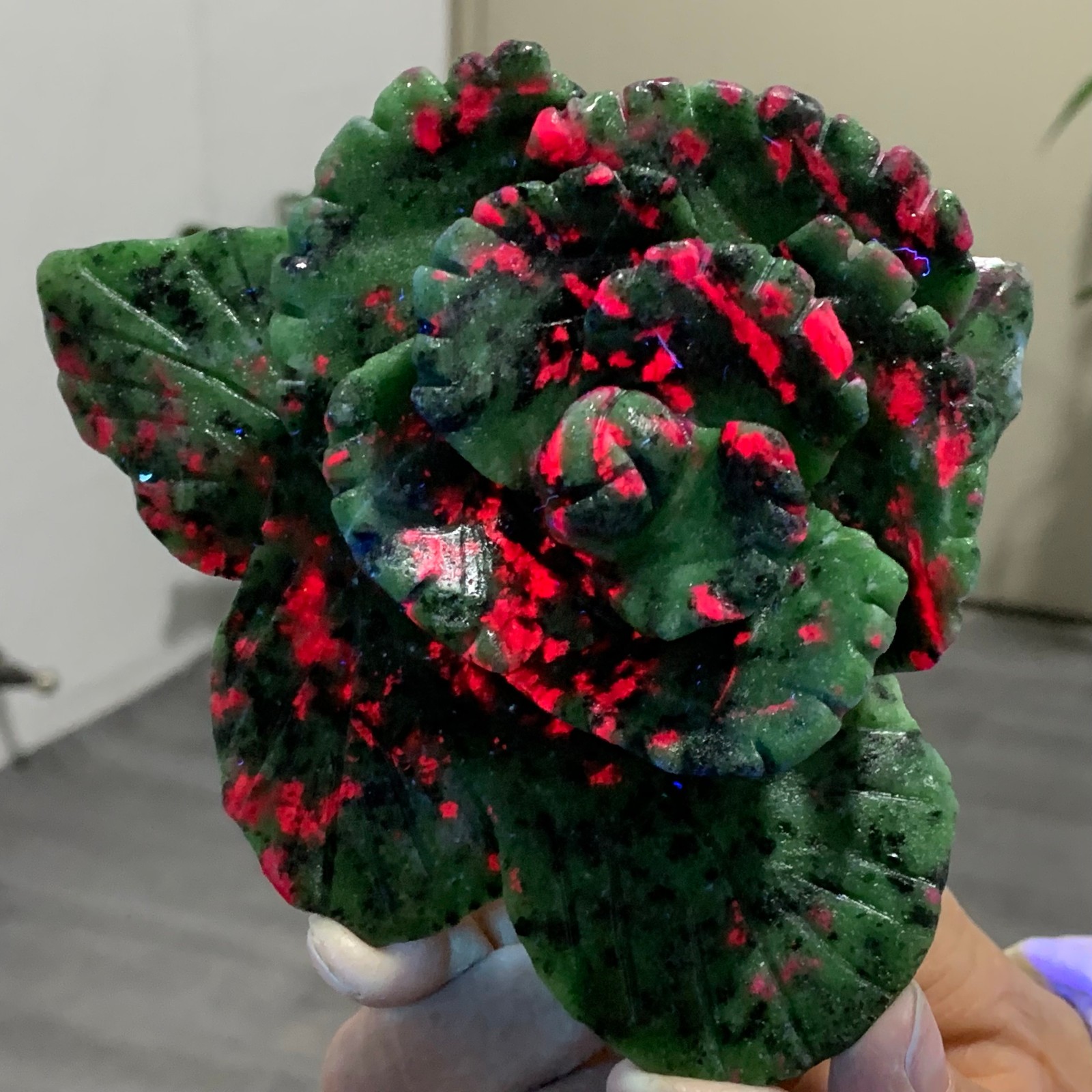 1.2LBNatural green Ruby zoisite(anylite)crystal Carving rose glow under UV light