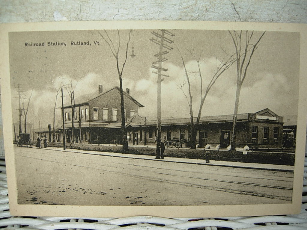 1915 RAILROAD STATION Rutland, VT. POSTCARD