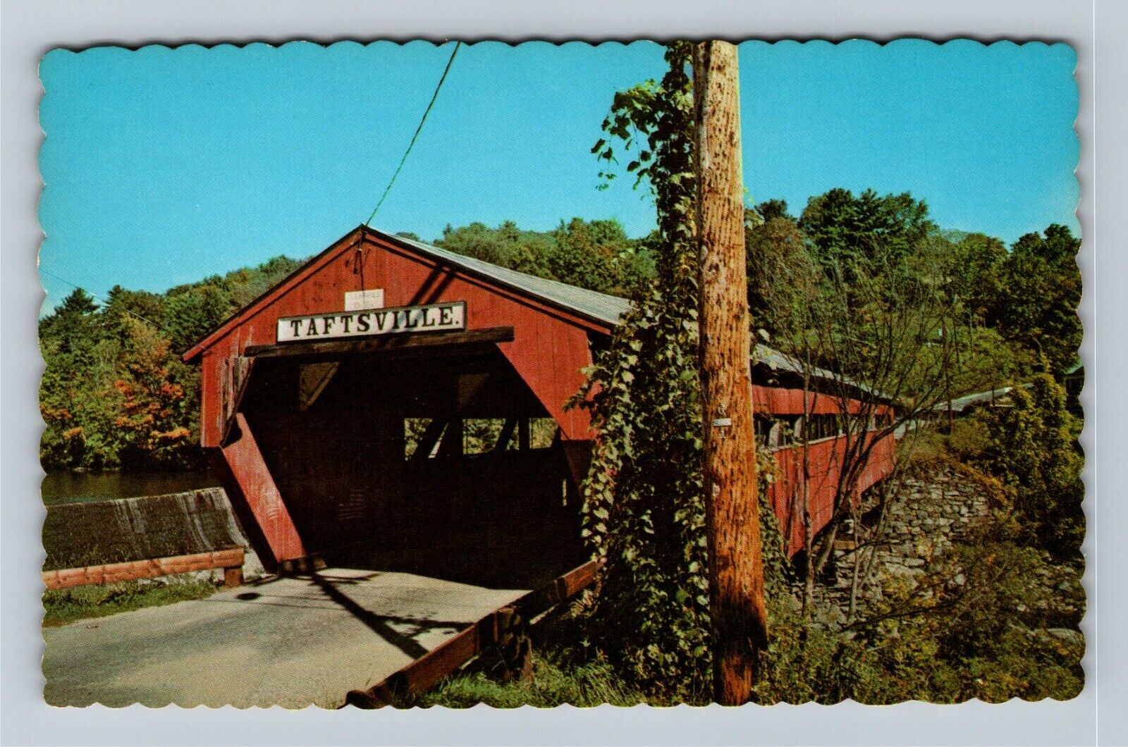 Woodstock VT-Vermont, Taftsville Covered Bridge, Chrome Postcard