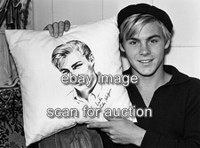 LUKE HALPIN   FLIPPER  SHOWS CUSTOM FUN PILLOW 8X10 PHOTO jj-2 picture