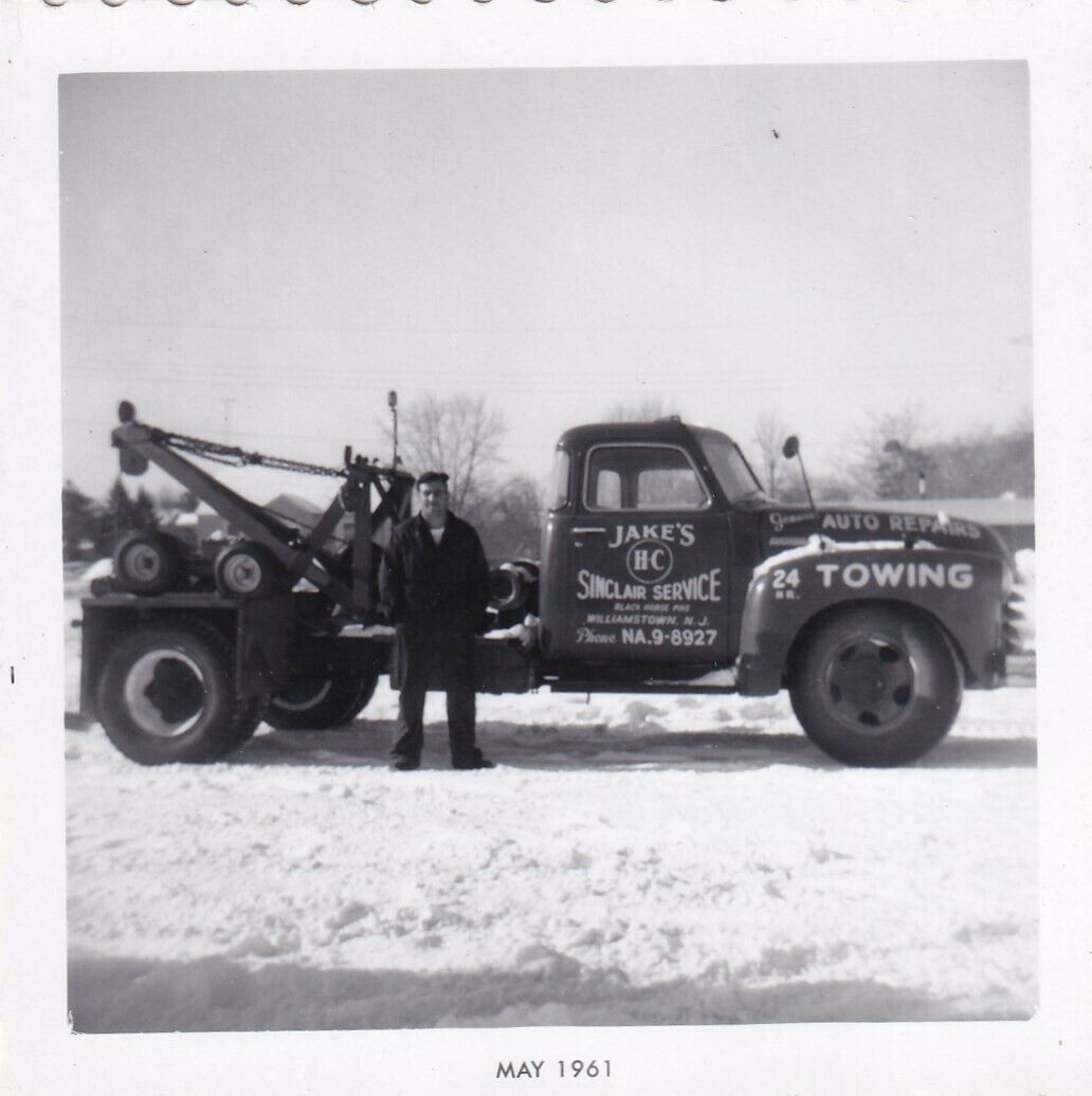 Original Snapshot Photo SINCLAIR GAS TOW TRUCK Williamstown 1961 New Jersey 130