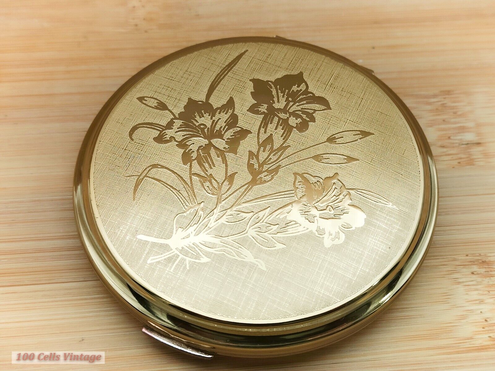 Stratton Gold Tone Floral-Vintage Ladies Powder Compact -0ma