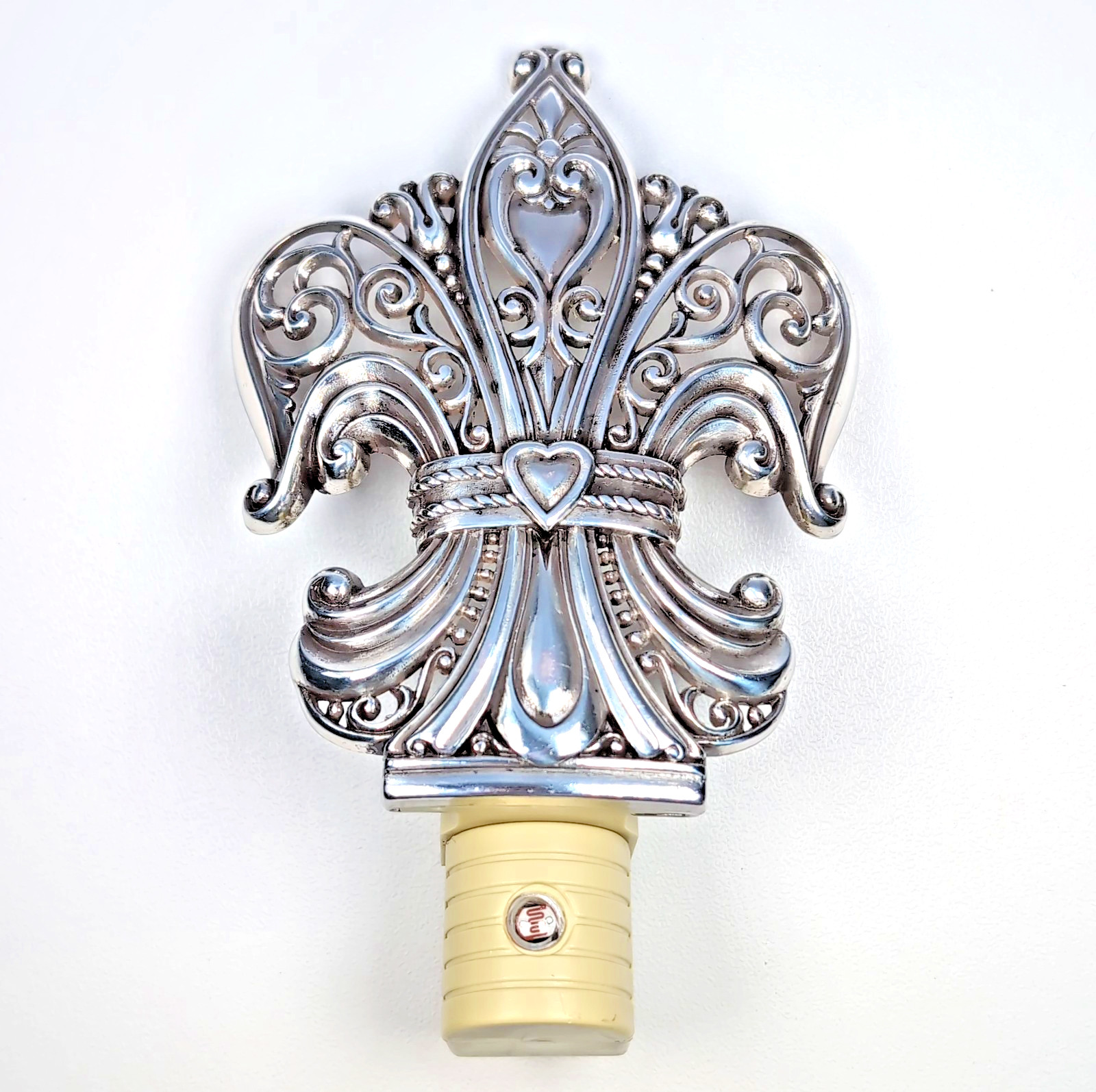Brighton Sensor Night Light Fleur de Lis Heart Victorian Ornate Silver WORKS Brighton Sensor Night Light Fleur de Lis Heart Victorian Ornate Silver WORKS