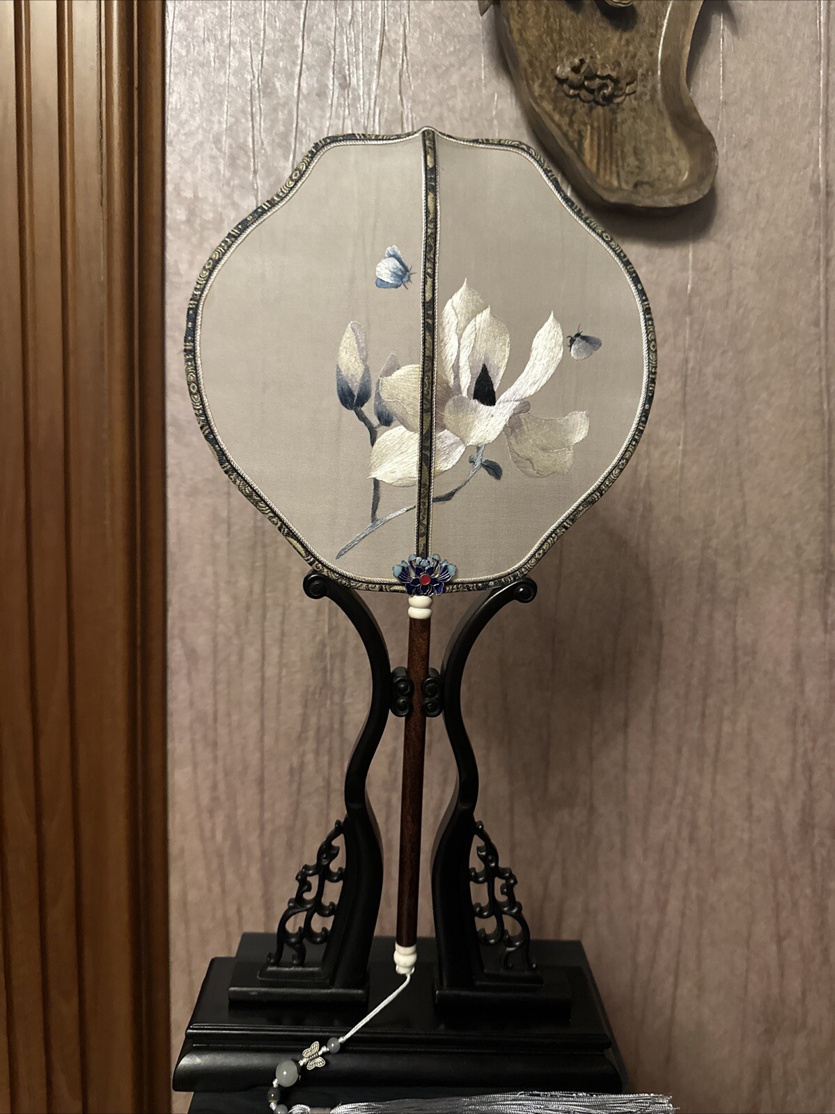 Chinese handicraft Suzhou - embroidered fans