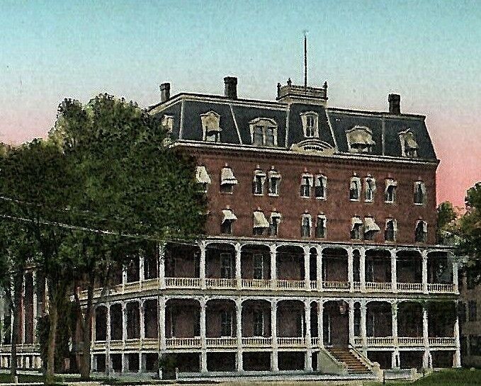 Vintage Postcard Pavilion Hotel Brick Building Montpelier Vermont VT 