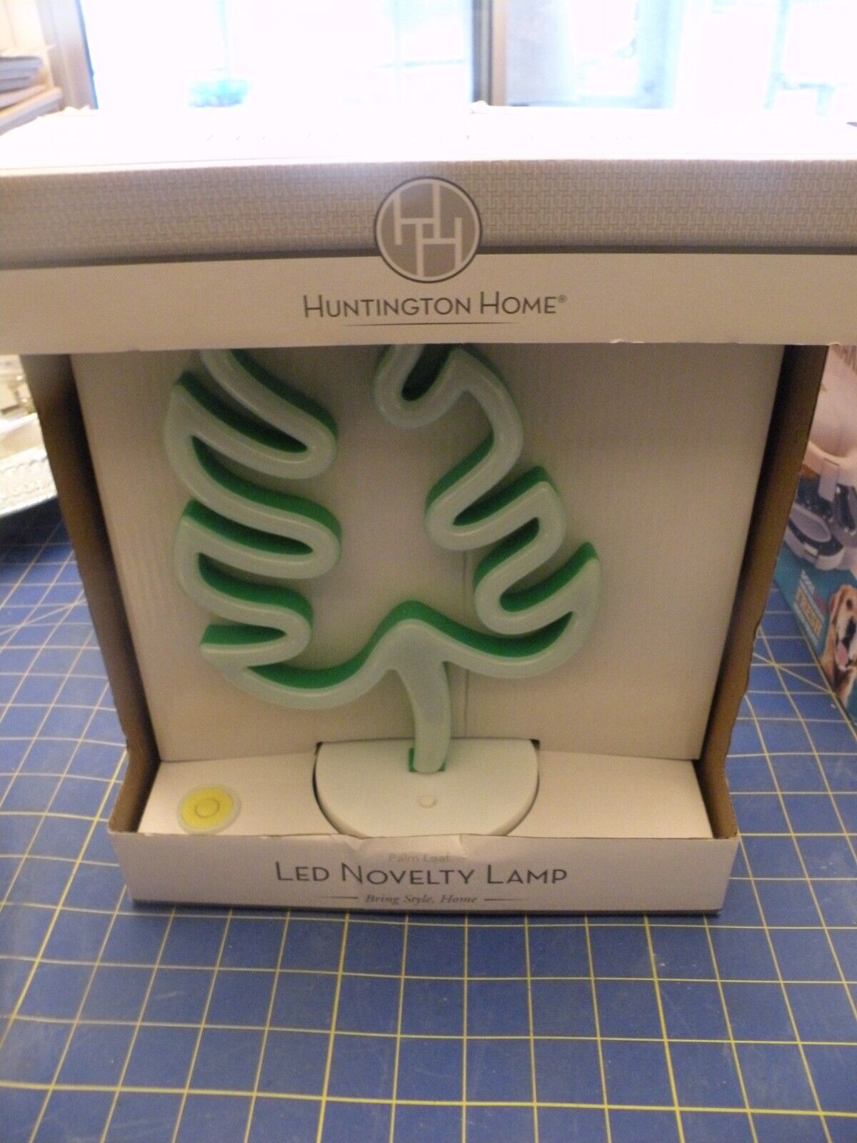 Huntington Home LED Novelty Lamp NEW IN BOX PALM LEAF BUTTON TESTED