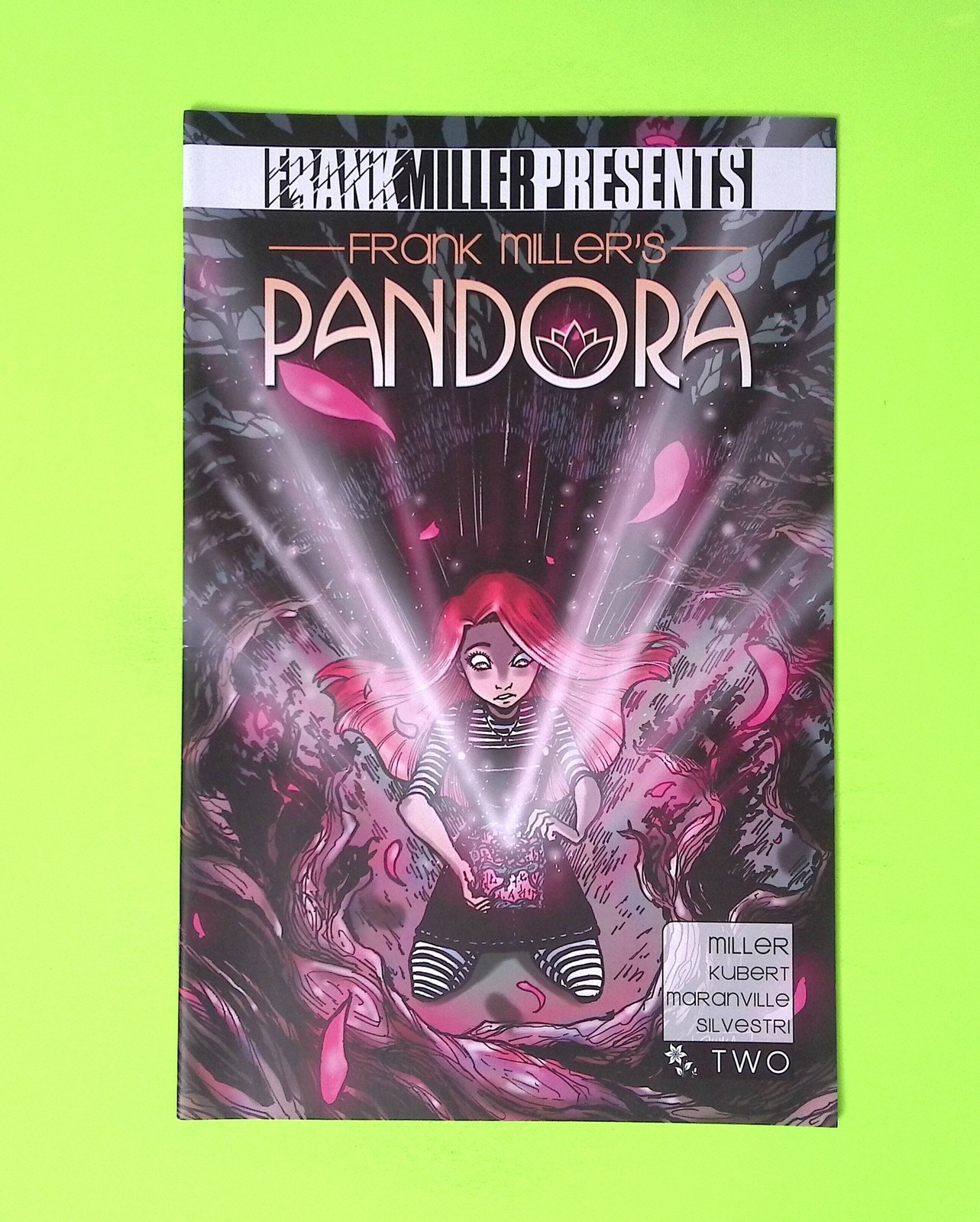 Frank Miller's Pandora #2 2023 Frank Miller Presents 8.0 Comic Book Q60-283 Frank Miller's Pandora #2 2023 Frank Miller Presents 8.0 Comic Book Q60-283