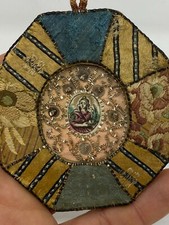 Travel Reliquary Embellished with Enhanced Engraving in the Center & Silk & 18th Century picture