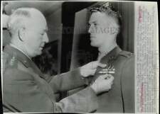 1952 Press Photo General Lemuel Shepherd pins Bronze Star on son in Washington picture