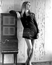 ACTRESS SHARON TATE - 8X10 PUBLICITY PHOTO (WW141) picture