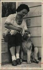 1962 Press Photo Mrs. Harry T. Cooley with daughter & dog outside New York home picture