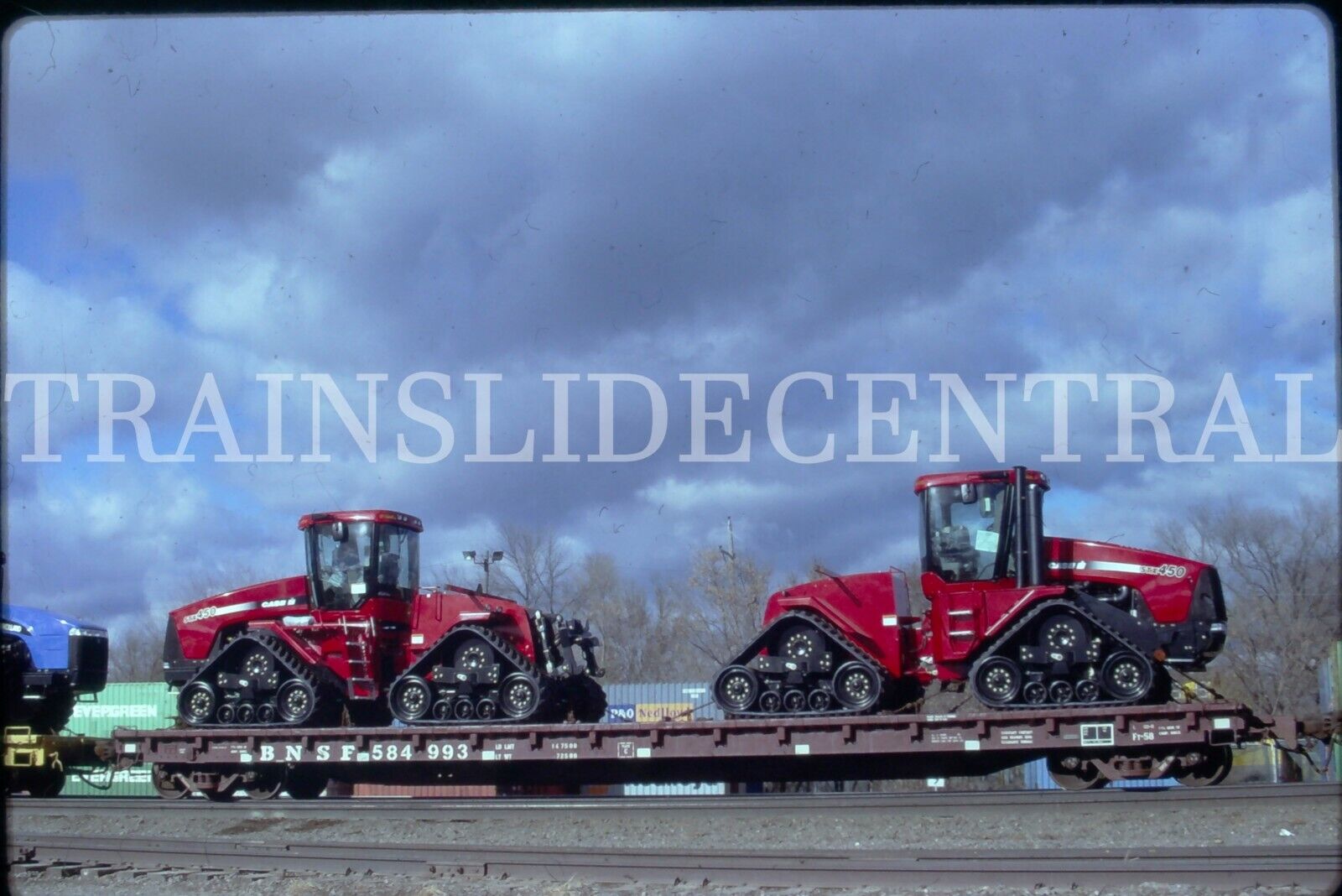 Original train slide BNSF BURLINGTON NORTHERN SANTA FE flat w/ tractor 584993