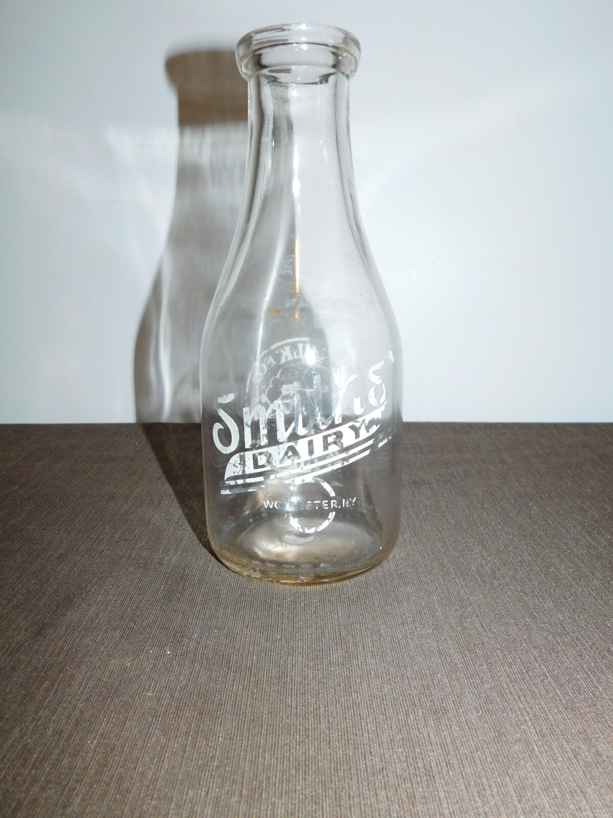 VINTAGE SMITHS DAIRY WORCESTER NY 1 QUART MILK BOTTLE