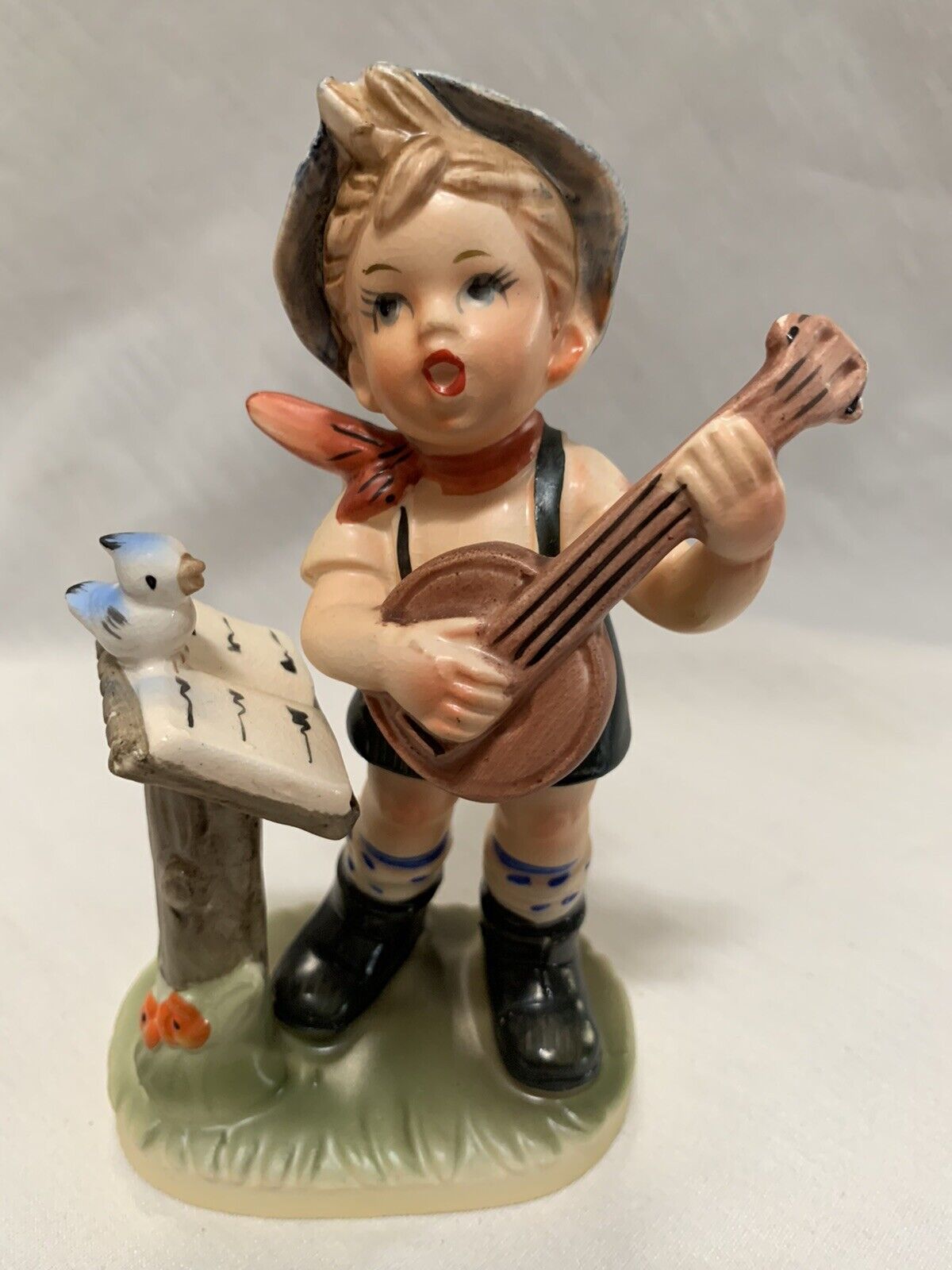 Vintage Napcoware Figurine Boy Playing Violin Porcelain Made in Japan. 8850