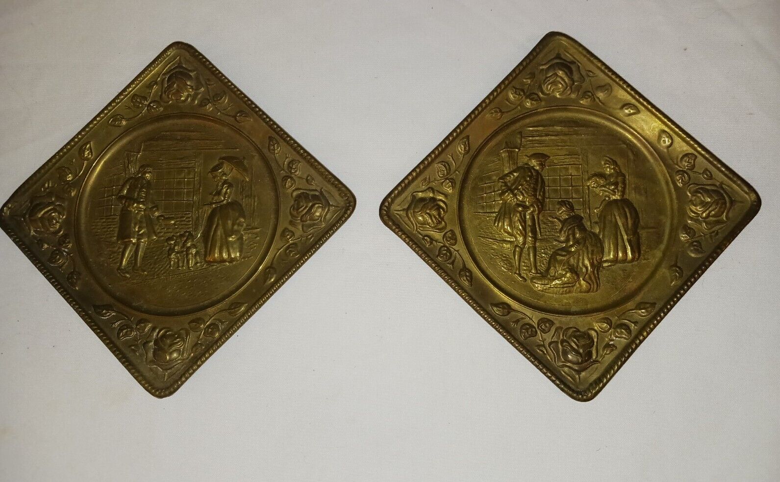 2 Vtg Brass Plaques Colonial Victorian Scenes Wall hangings ENGLAND 7x7