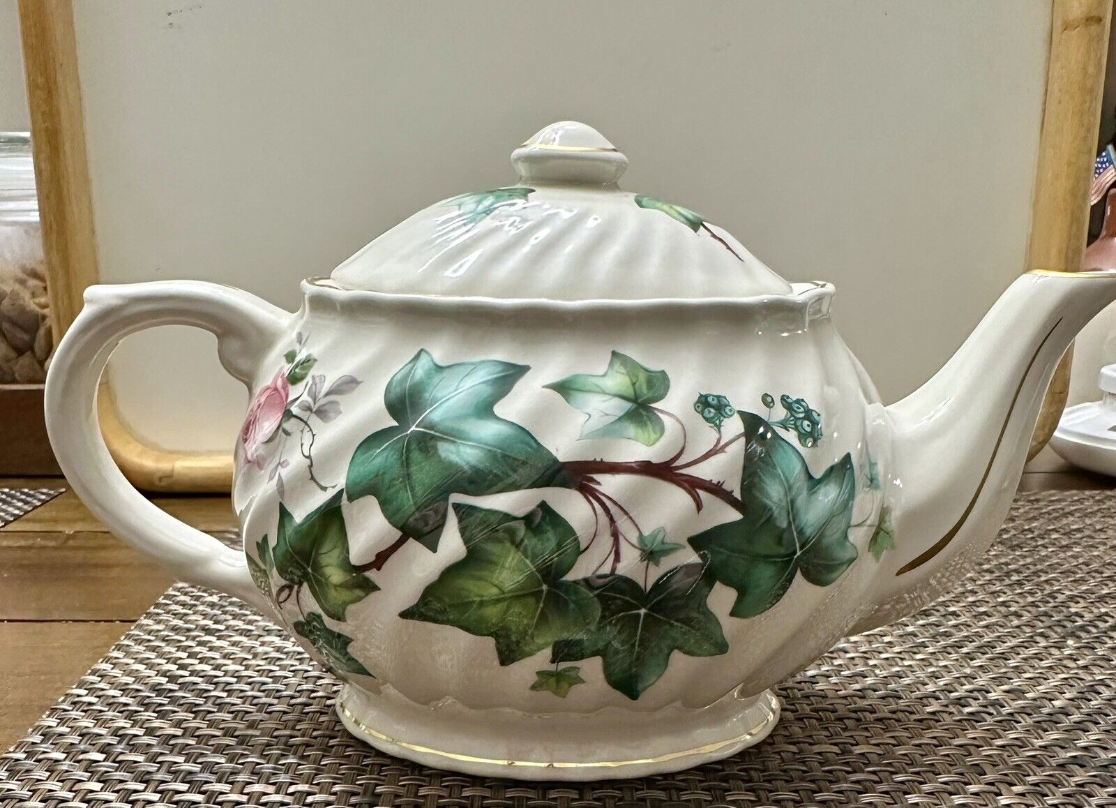 Vintage Crown Dorset Pink Rose And Ivy Tea Pot