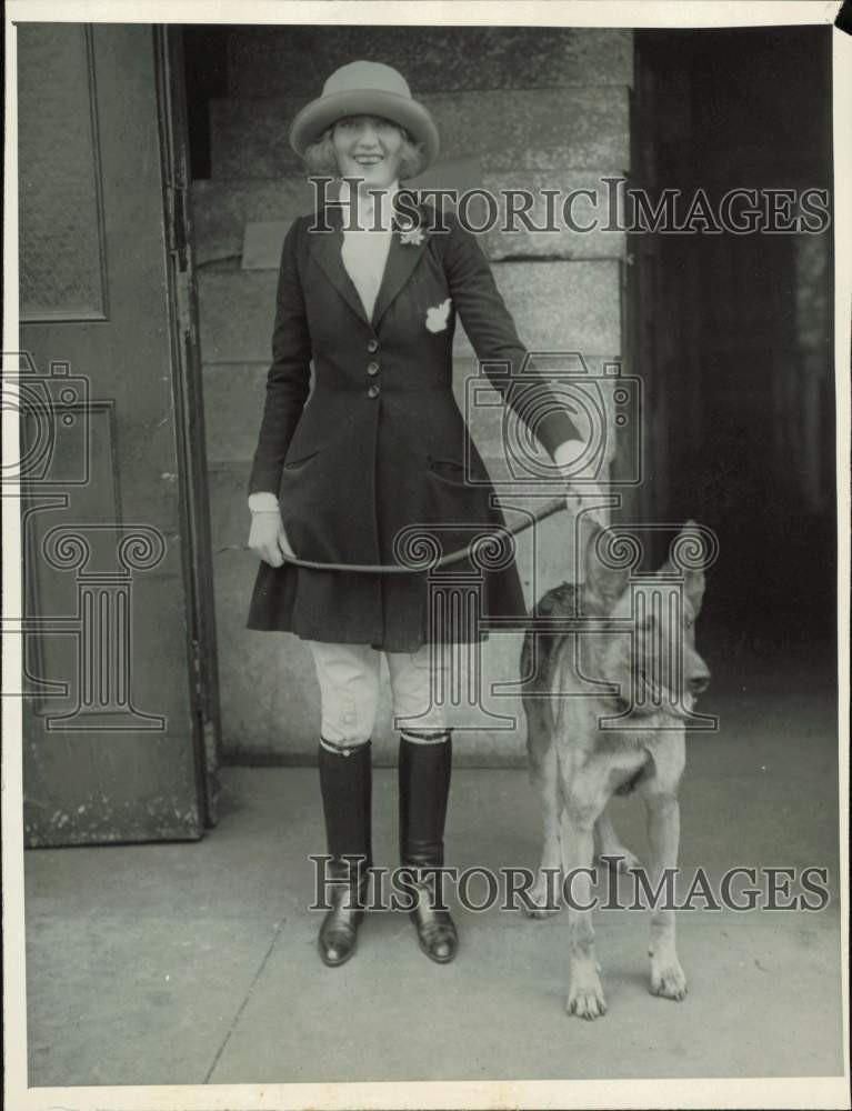 1923 Press Photo Actress Peggy Hopkins Joyce Leaving Theater with Her Dog