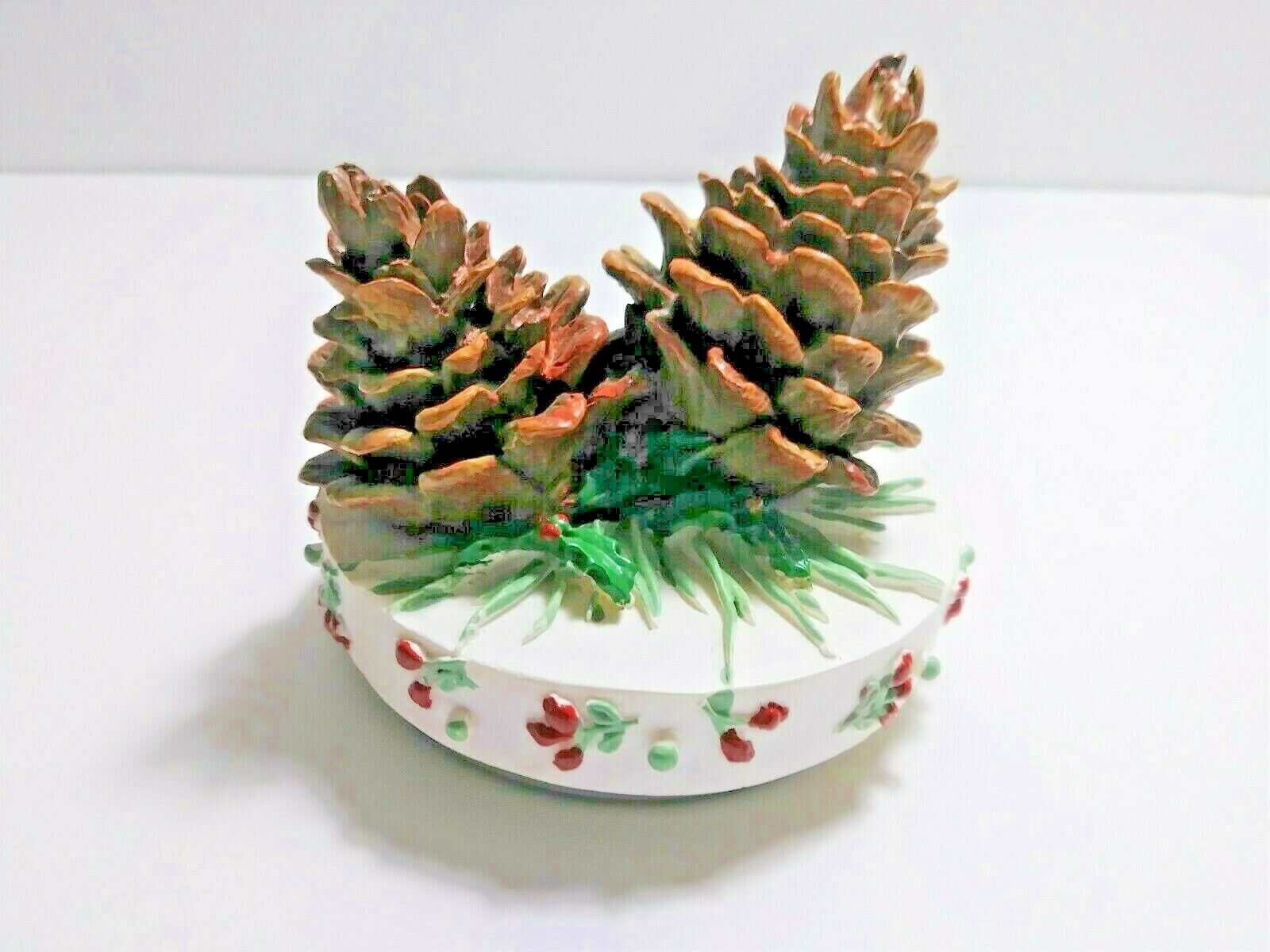 VINTAGE CERAMIC CHRISTMAS PINE CONES PAPERWEIGHT PRE OWNED b