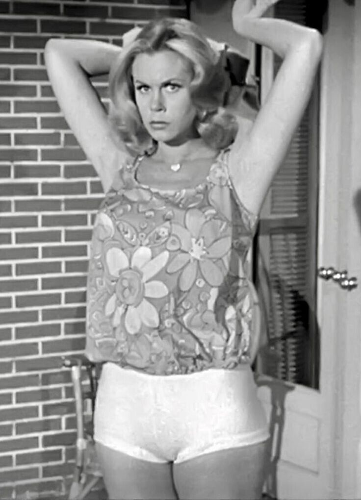 Elizabeth Montgomery of Bewitched Re-Print  - 4x6 #0002