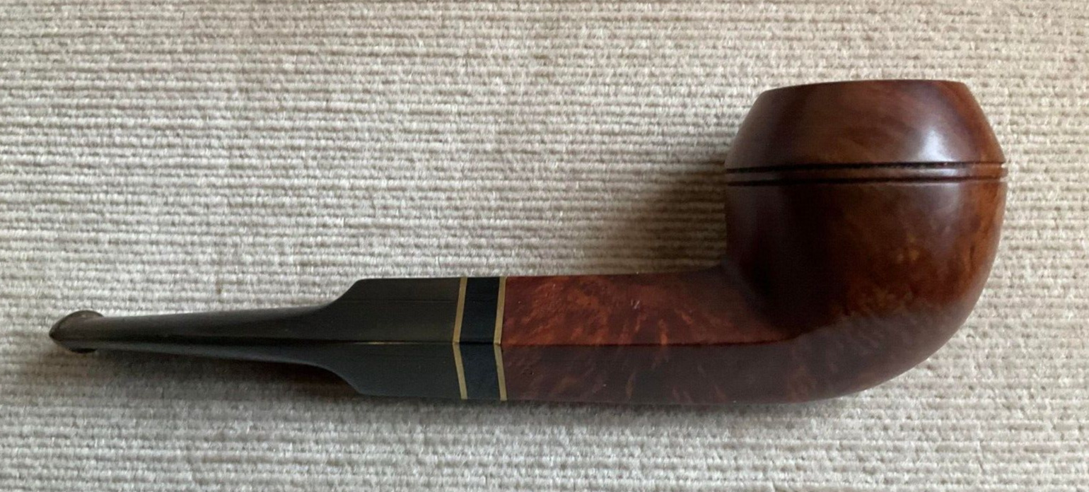 Comoy's  GUILDHALL 4  Tobacco Pipe 