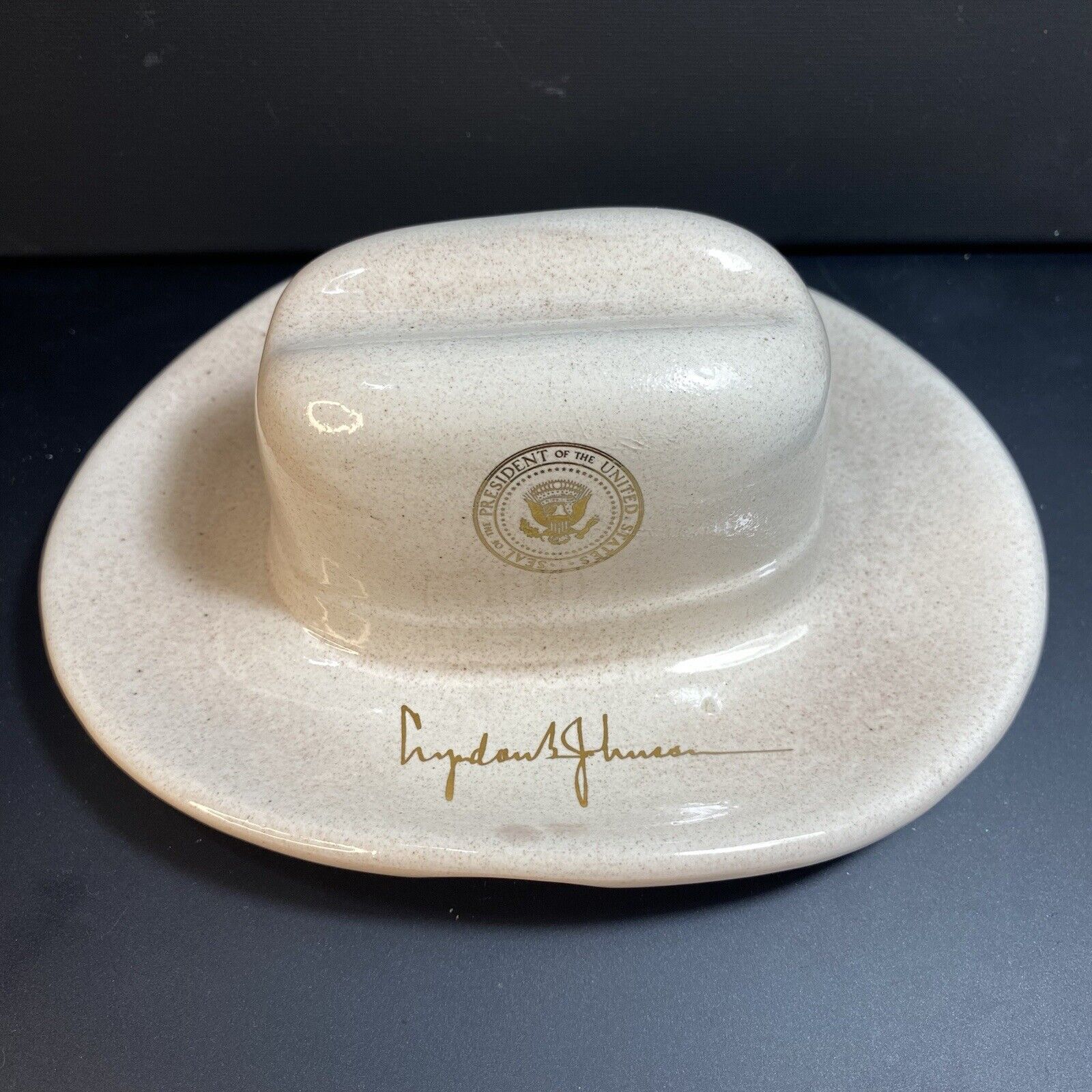 Lyndon Johnson President Souvenir Cowboy Hat-Shaped Ceramic Ash Tray Cigar LBJ