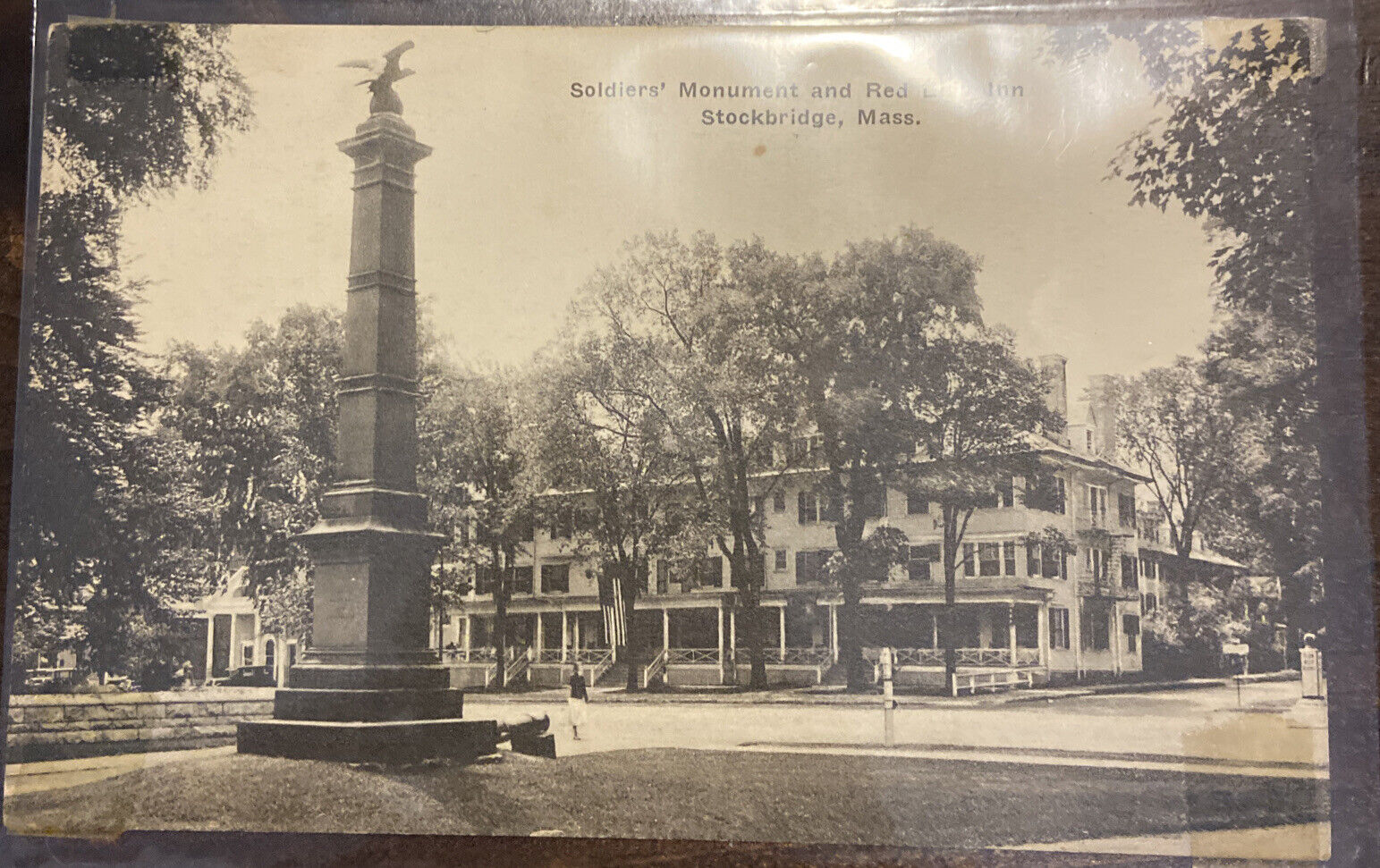 Soldiers Monument and Red Lion Inn Stockbridge Mass vintage postcard