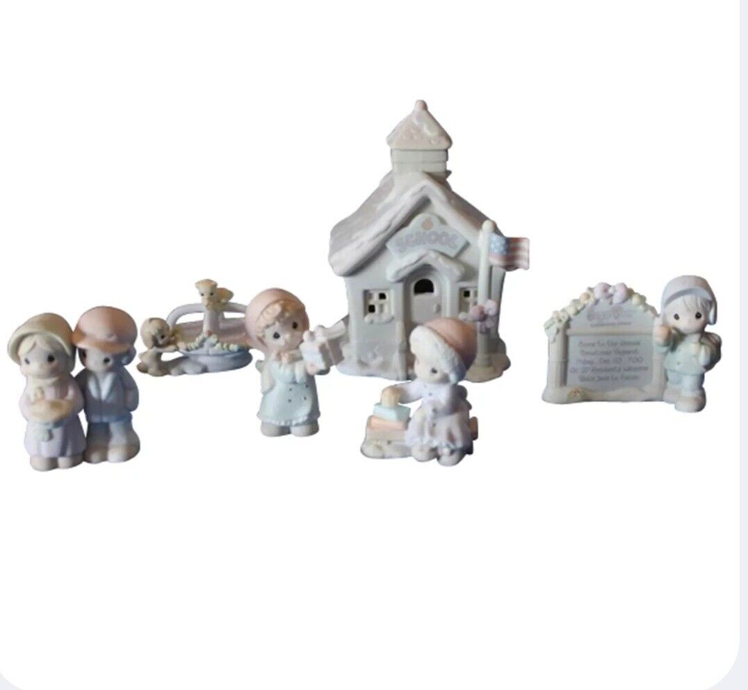 Precious Moments Sugar Town Lighted SCHOOLHOUSE Complete 6 piece set BRAND NEW