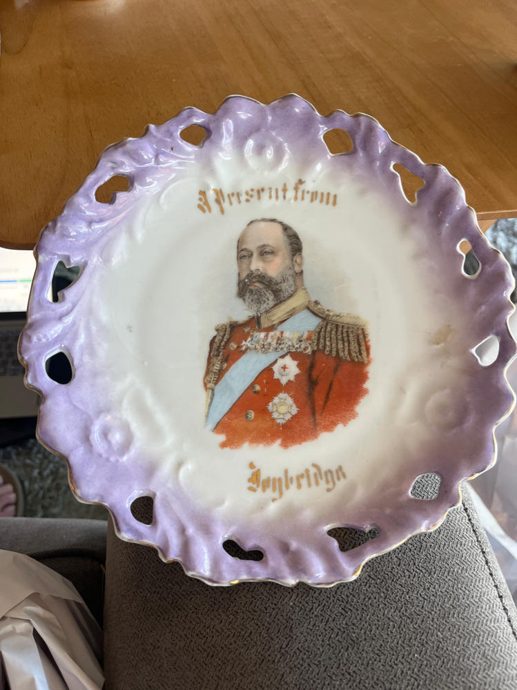 Pair of Lovely Lusterware King Edward VII and Queen Mary Plates - Weybridge