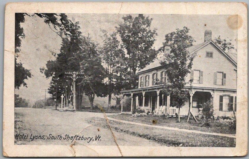 Shaftsbury, Vermont Postcard HOTEL LYONS Building / Street View 1910 Cancel
