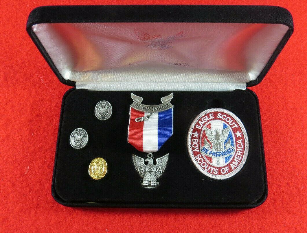 Eagle Scout Rank Presentation Kit Current Issue 2022 Medal, Patch, Pins MINT BOX
