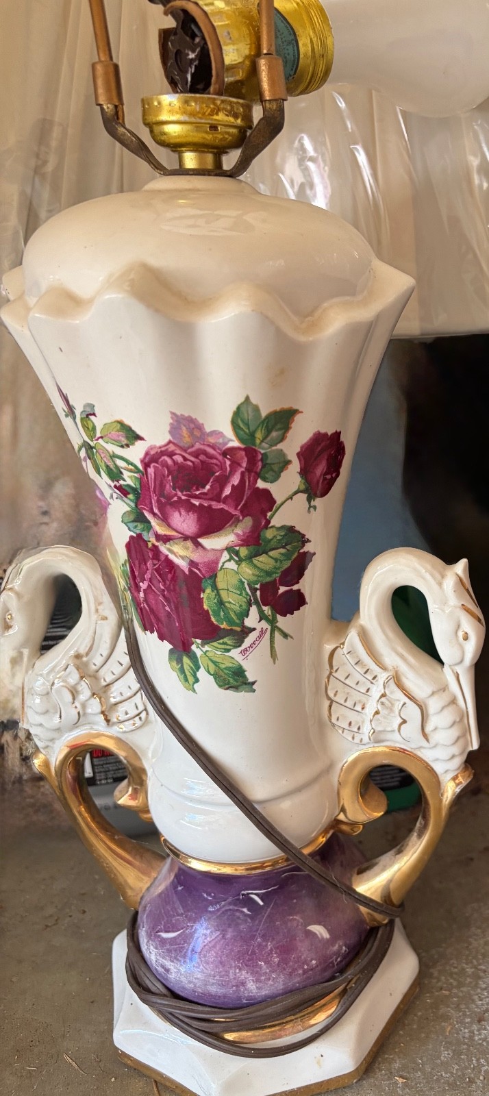1940s Worral Swan Hand-painted Porcelain Table Lamps With Roses and Gold Gilding 1940s Worral Swan Hand-painted Porcelain Table Lamps With Roses and Gold Gilding