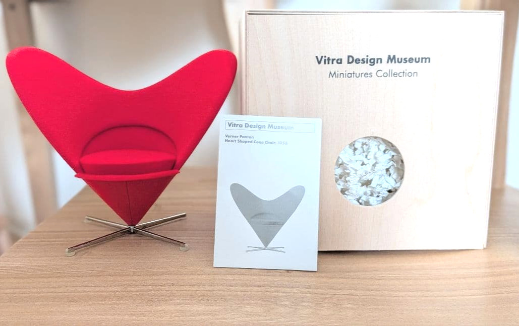 Vitra Heart-Shaped Cone Chair Verner Panton 1958 Miniature 1:6 Red New Box Vitra Heart-Shaped Cone Chair Verner Panton 1958 Miniature 1:6 Red New Box