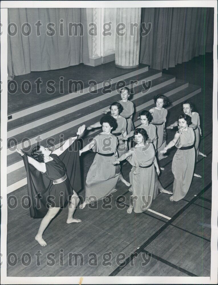 1934 Barnard College Students Rehearse Greek Games NYC Press Photo