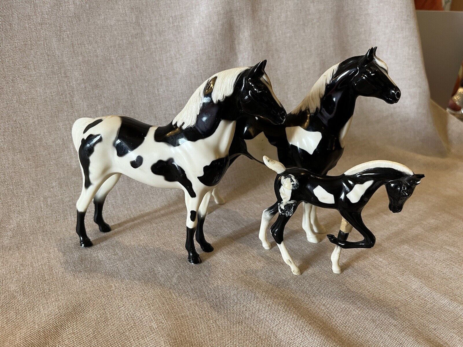 HARTLAND MODEL HORSES - Black & White Pinto Family Set - Vintage See Description