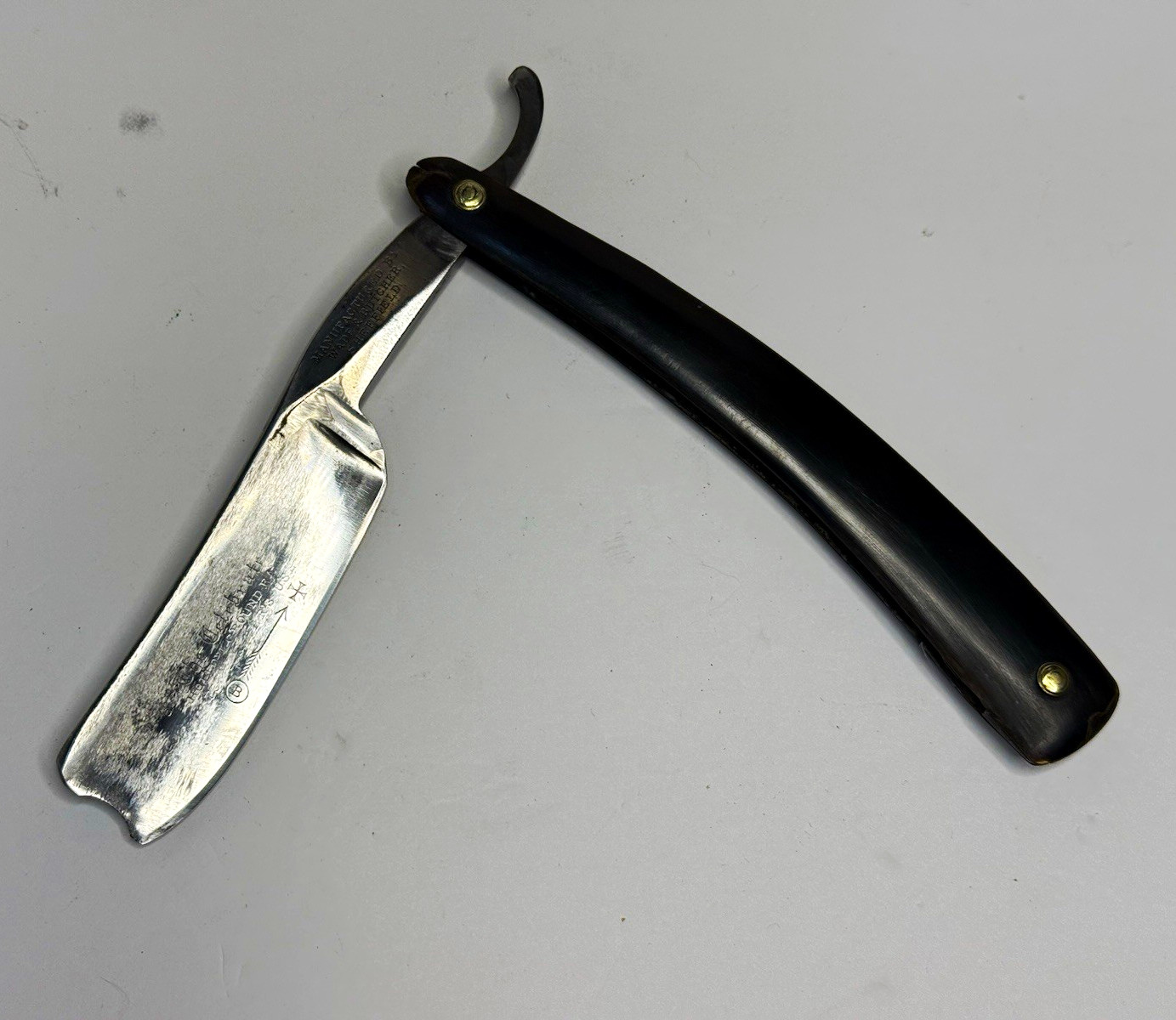 Wade & Butcher The Celebrated 15/16 Barber Notch Straight Razor Horn Shave Ready Wade & Butcher The Celebrated 15/16 Barber Notch Straight Razor Horn Shave Ready